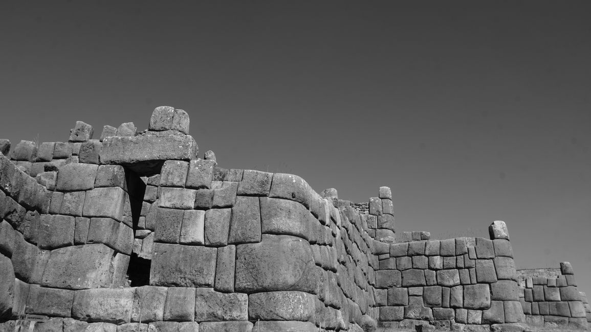 Perfect stone walls in Sacsayhuamán