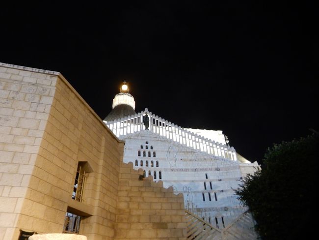 Shortly before the service: the Basilica of the Annunciation
