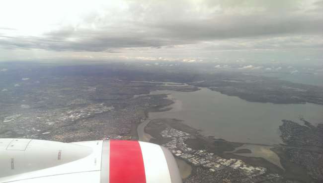 Flug über Auckland
