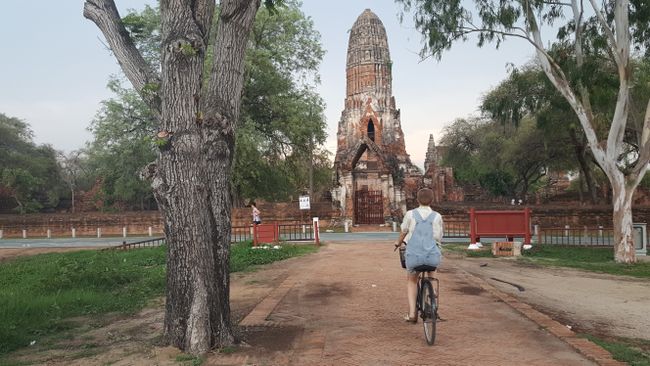 Ayuttaya - vožnja biciklom kroz ruševine