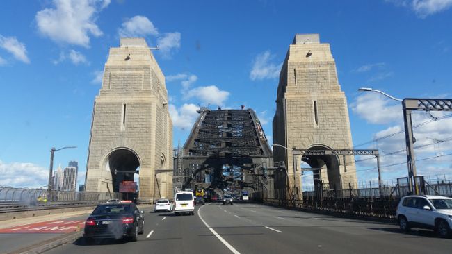 Einfahrt in Sydney über die berühmte Harnbourbridge