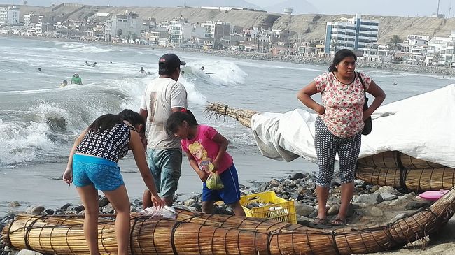 Gangster in Lima and dog refuge in Huanchaco