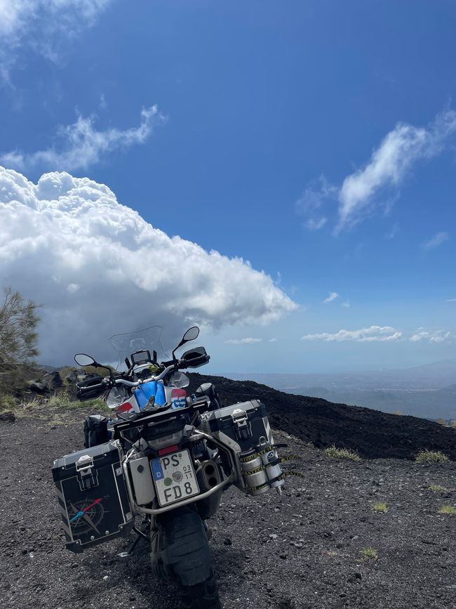 Das ist die Abgaswolke des Etna