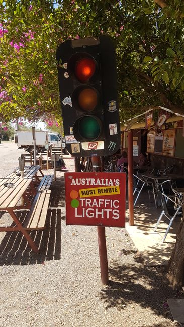 In Daly Waters, we refueled and found this traffic light. 