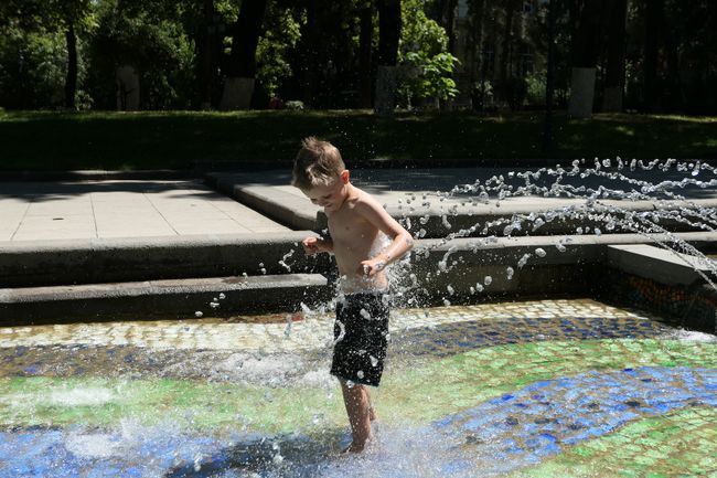 Plaisir aquatique dans le parc du 9 avril