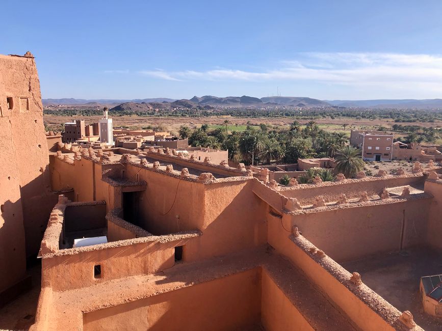 A view from the fortress walls of the Kasbah into the surrounding area. (Photo: Birgit)