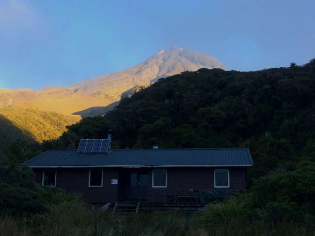 Unsere erste Hütte am Fuße des Vulkans