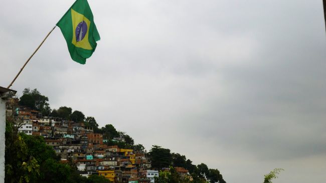 Favelas occupy the upper part of the hilly landscape.