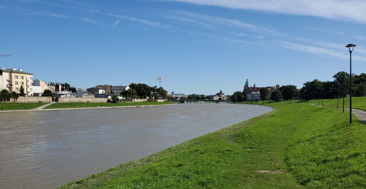 Towards the city center along the Vistula river