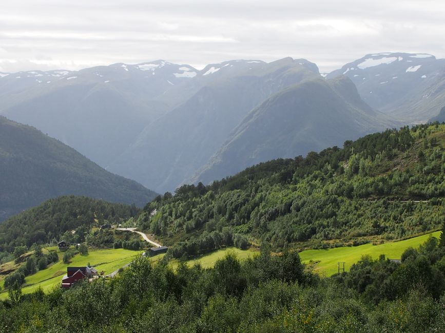 Lærdalsøyri - Borgund - Aurlandsfjellet - Stegastein - Flaambahn - Flaam