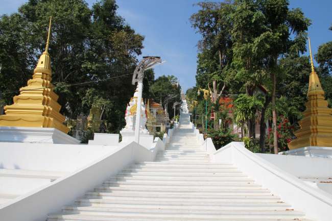 Wat Khao Sakae Krang in Uthai Thani