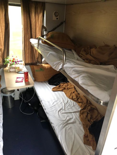 One last day in Nihn Bihn and our first night train ride in a sleeper car of a train, 17th + 18th February 2020 (Day 16+17)