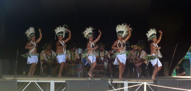 dancers from the Cook Islands