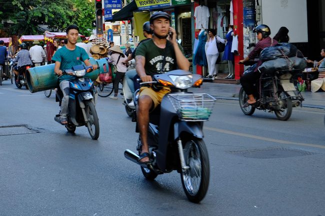 Telefonieren beim Motorrad fahren oder mit der Moto eine Gasflasche transportieren - kein Problem!