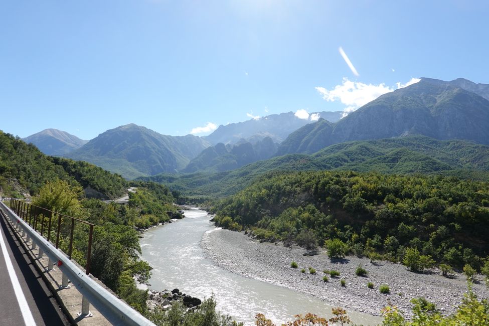 Tag 70 bis 74 Wunderschön bergiges Albanien, Permet, Vjosatal, Prespasee