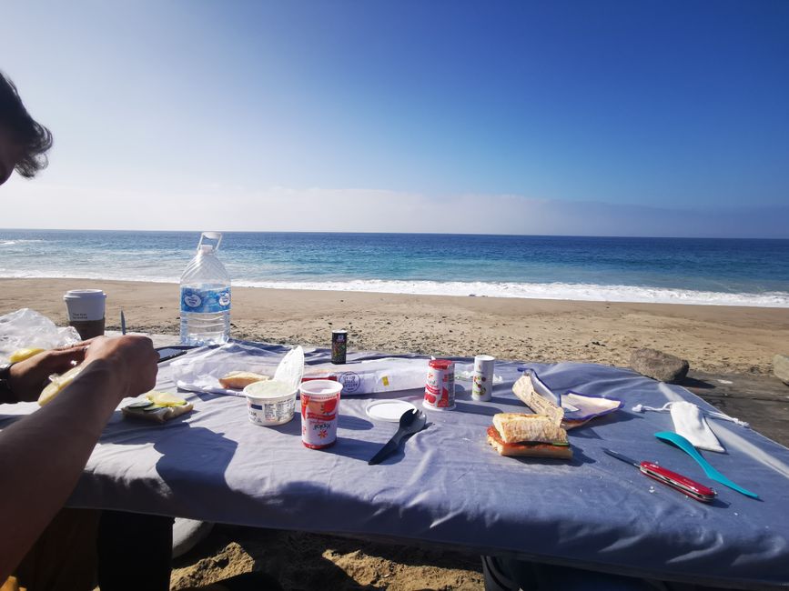 Breakfast on the beach 2