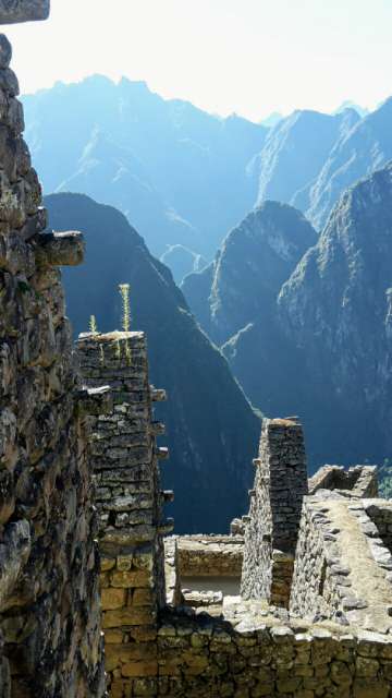 Total beeindruckende Umgebung von Machu Picchu 