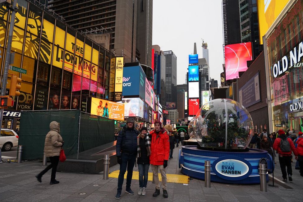 Time Square - Dino, Birgit & Lukas