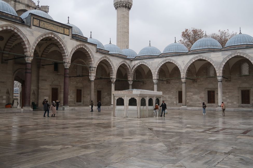 Platz in der Rustem-Pasha-Moschee
