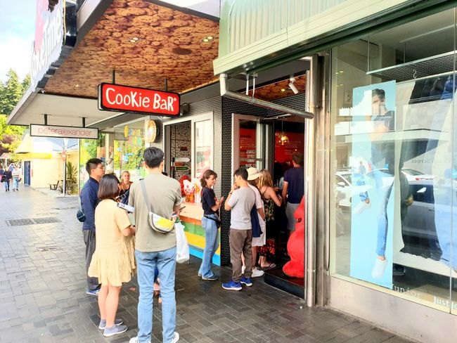 Schlange stehen am beliebtesten Cookie-Laden von Queenstown