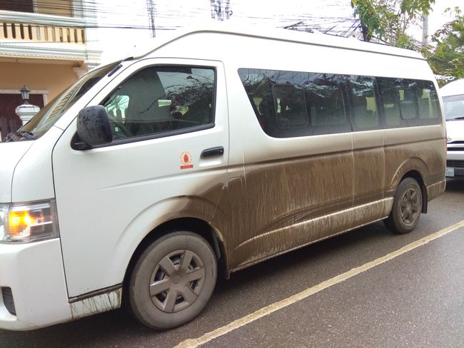 Unser Van nach der Fahrt von Vang Vieng nach Luang Prabang auf den "dancing roads"