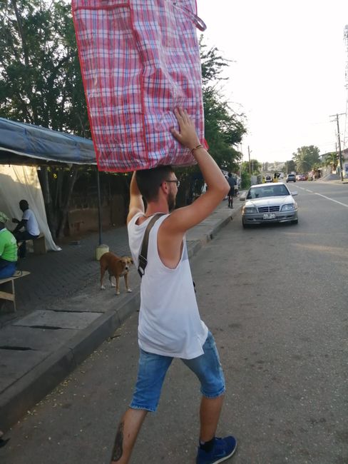 De vuelta en el camino, último día completo en Accra