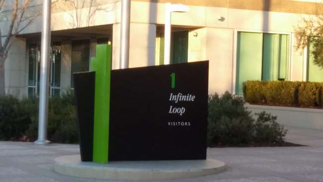 下一站是库比蒂诺 (Cupertino)，这里是无限循环 (Infinite Loop) 的苹果公司所在地。