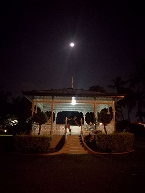 Pavillon im Mondschein