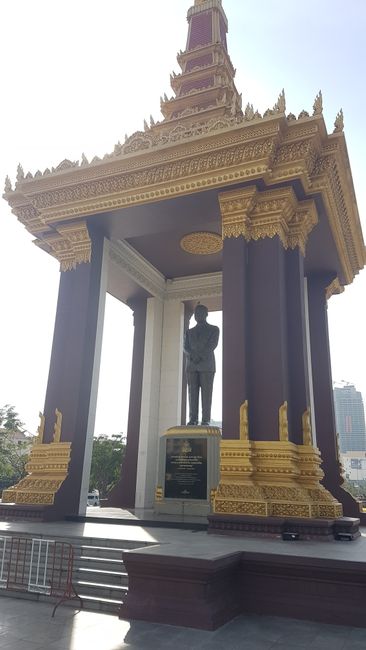Statue of King Father Norodom Sihanouk. 