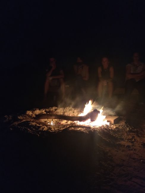Lagerfeuer im Camp
