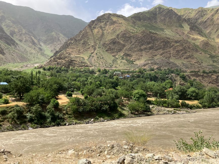 Tajikistan: Drive into the Pamir - halfway/second part