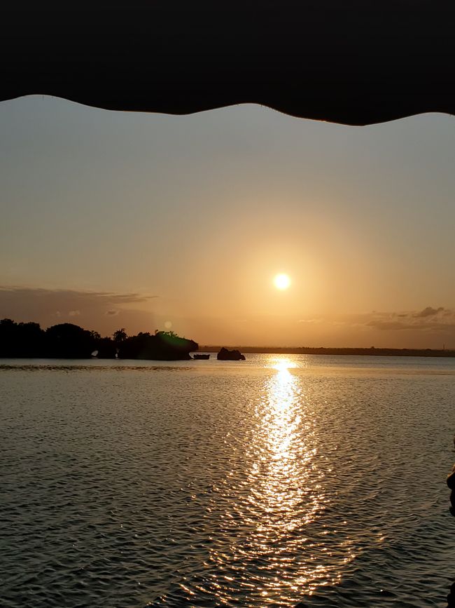 Sonnenuntergang bei der Überfahrt zur Insel