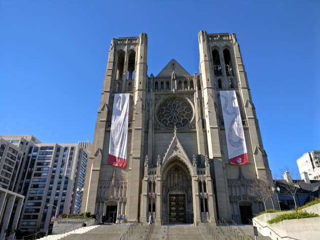 Grace Cathedral exterior 