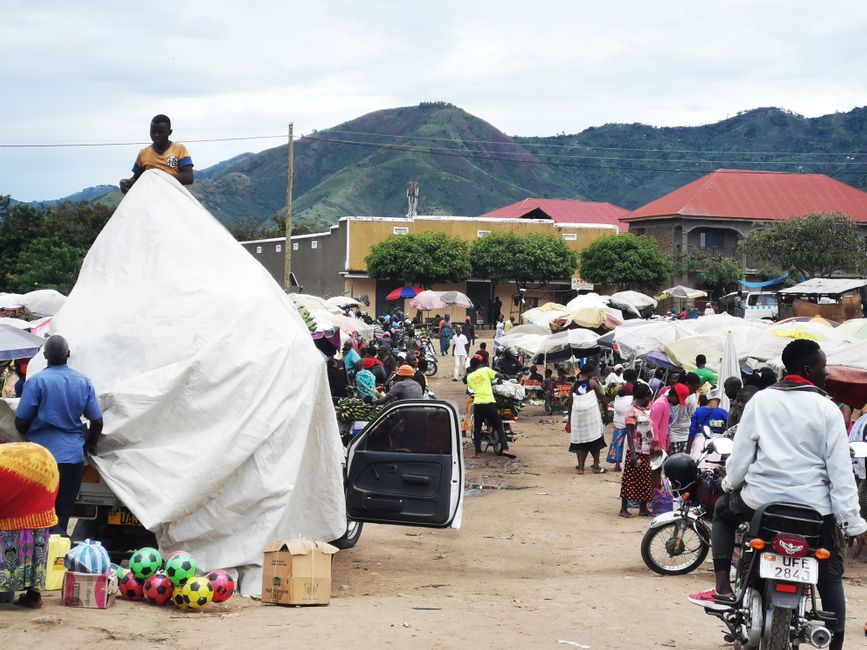 Day 10, April 29, 2021: Visit to the Mawa Market in Kasese