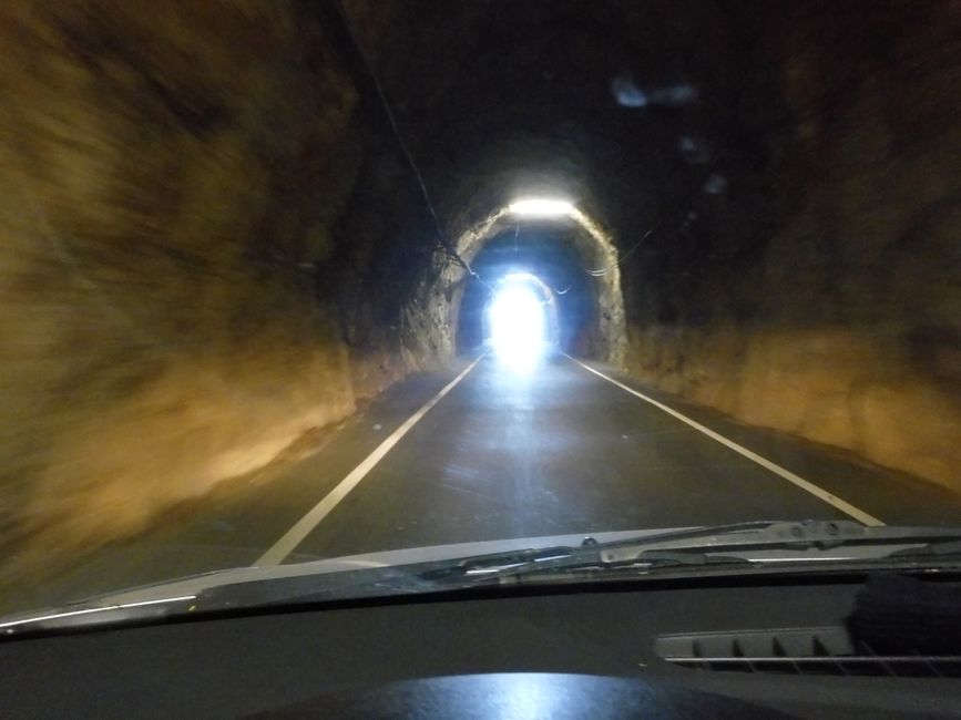 Durch den Tunnel bei Potomje