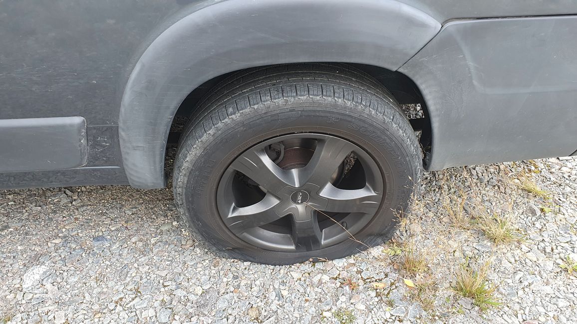 Der platte Reifen darf nicht fehlen...
