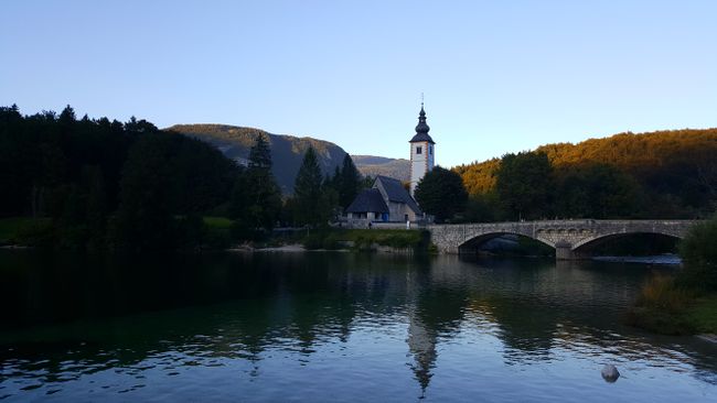 Brücke und Kirche sv. Janez bei Ribčev Laz