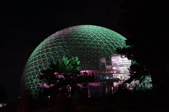 The illuminated Biosphere Environmental Museum