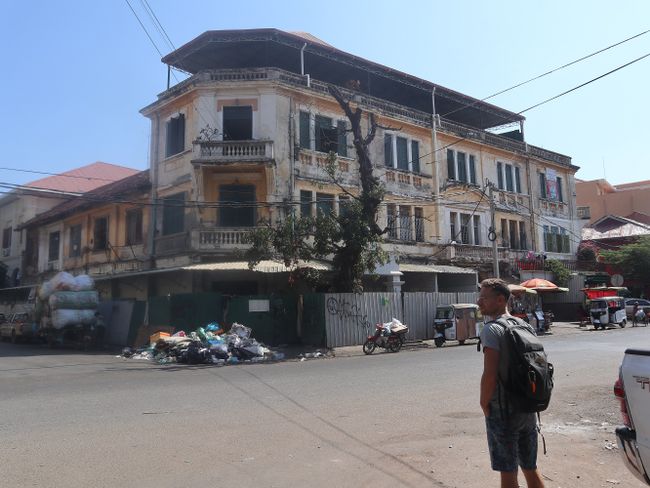 Die Innenstadt von Phnom Penh – Sightseeing und Genozid-Museum  (Tag 115 der Weltreise)