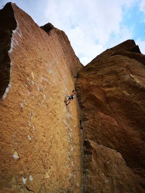 Smithrocks, The Dihedrals, Heinous Cling 5.12a