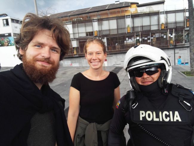 Polizist, der uns nach einem Selfie gefragt hat, um zu zeigen, dass er arbeitet :D