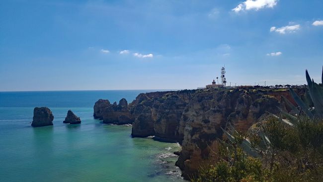 Golden beaches and luminous sandstone formations - The Algarve