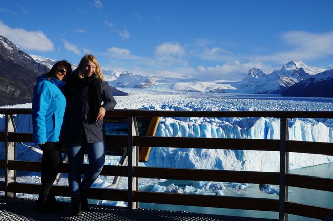 Szandra und ich vor dem Gletscher