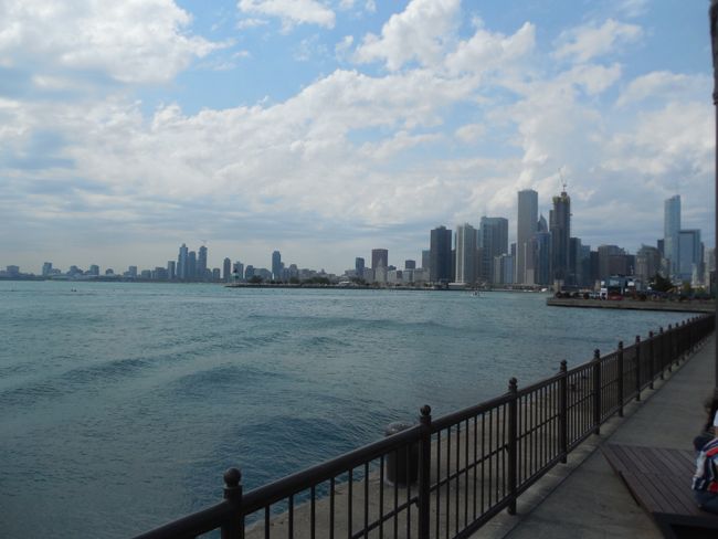Blick vom Navy Pier auf Chicago