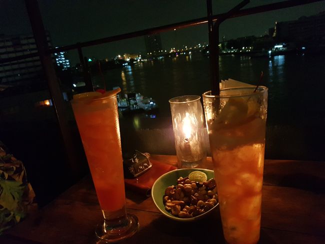 Mai Tai and chillin' nuts in the 342 Bar