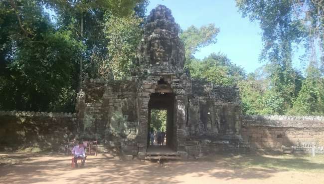 Cambodia - a brief history of ancient ruins and crowded islands