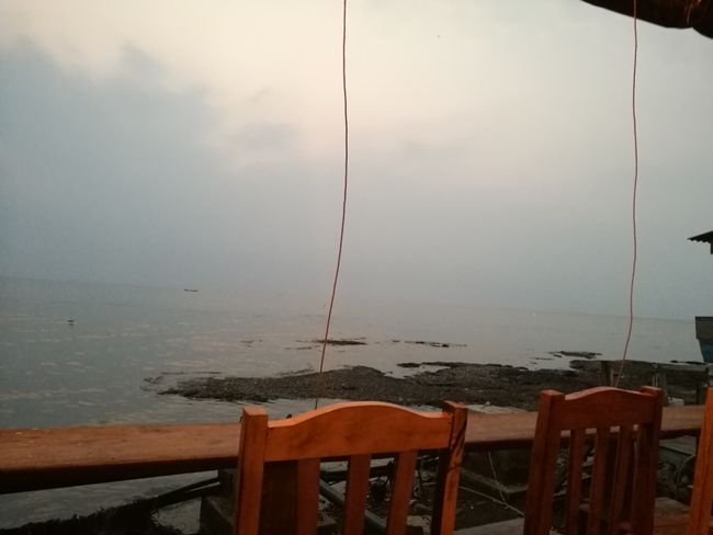 Der Blick vom Restaurant auf das Meer.
