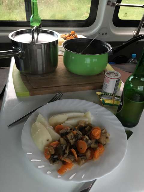 Abendessen (Ratatouille und Salzkartoffeln)