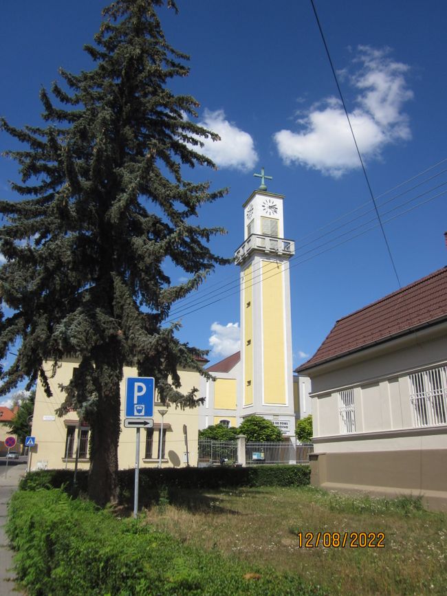 Kirche Nove Mesto mit großen Kirchturm