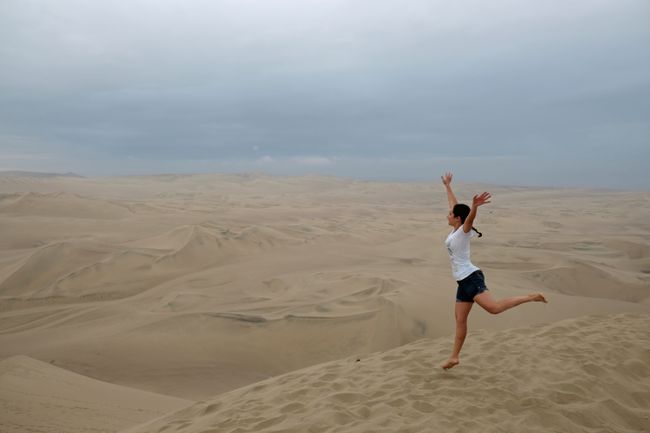 Einen Katzensprung entfernt liegen die Sanddünen von Huacachina,…